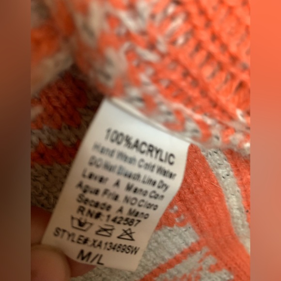 XTAREN Coral Taupe Tribal Aztec Print Long Sleeve Thick Cozy Sweater Woman’s M/L - Picture 5 of 5